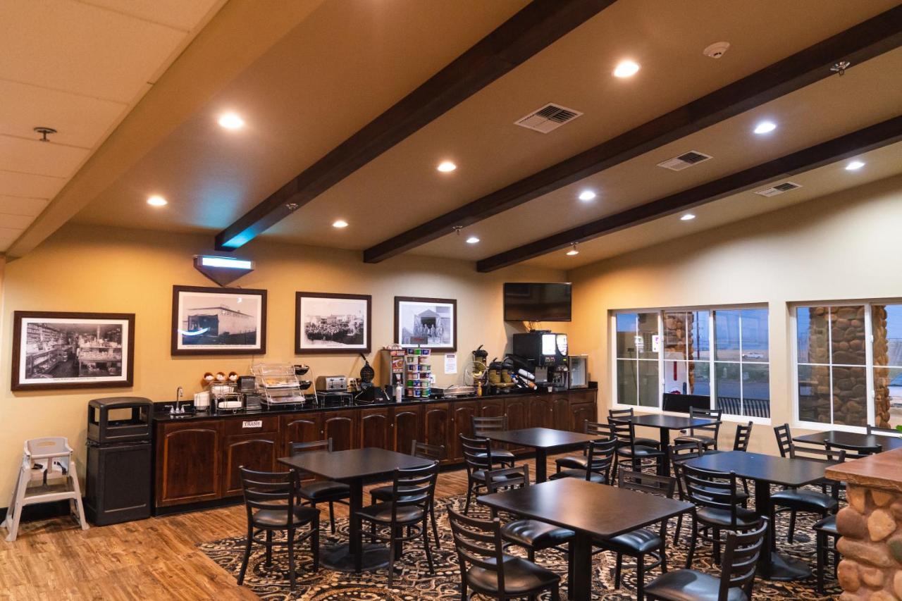 Van Hook Territorial Inn New Town エクステリア 写真