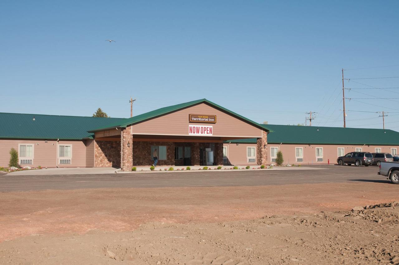 Van Hook Territorial Inn New Town エクステリア 写真